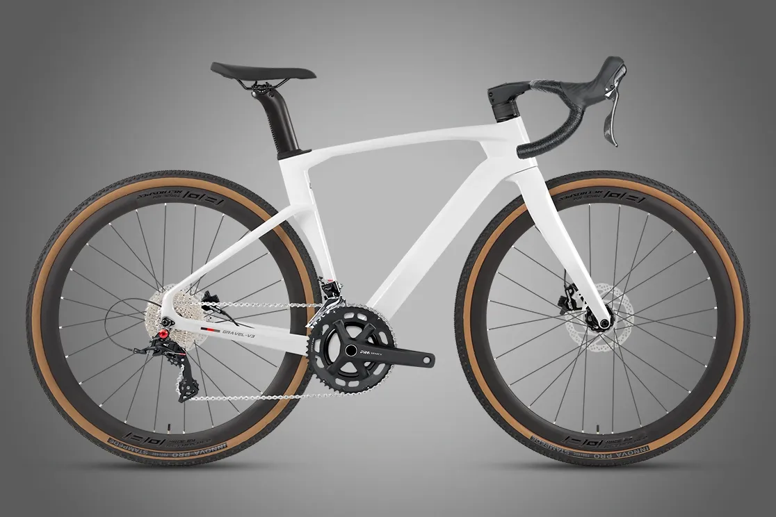 ATB Gravel 3 — gravel carbone racing blanc, pneus à flancs marron, photo studio de profil
