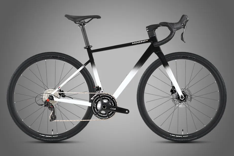 ATB Road 1 — vélo de route aluminium, dégradé noir et blanc, photo studio de profil