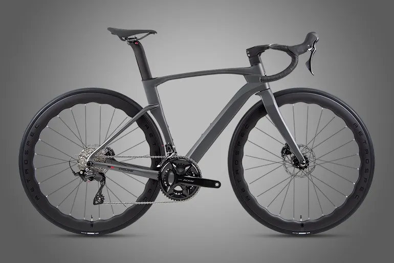 ATB Road 2, vélo de route aéro carbone avec roues carbone hautes